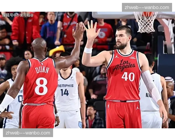 快船逆转灰熊战术调整，弃用传统中锋提速激活进攻空间