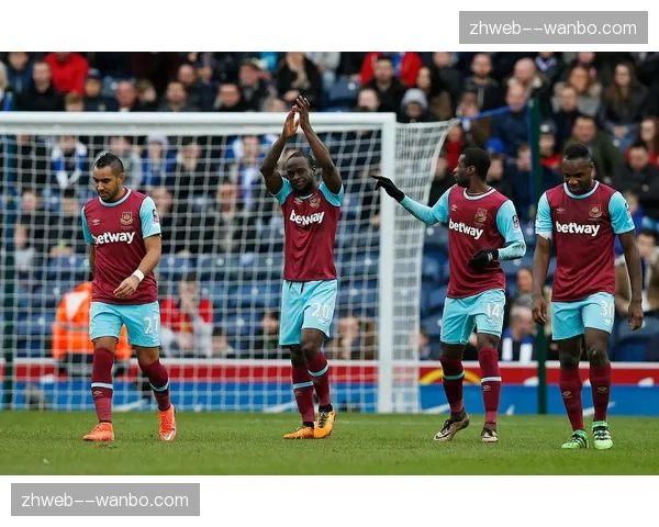 西汉姆联狼队4-0大胜 铁锤帮主场狂胜提振保级士气